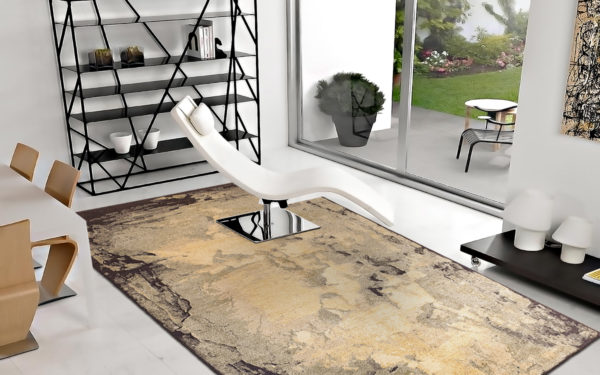 Tappeto moderno astratto beige e marrone in un soggiorno contemporaneo