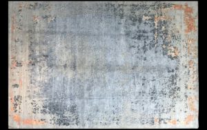 Dettaglio di tappeto moderno astratto grigio, azzurro e arancio