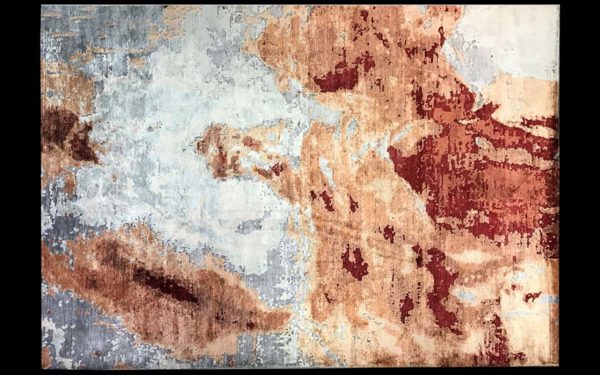 Dettaglio di tappeto moderno astratto azzurro, rame e bordeaux