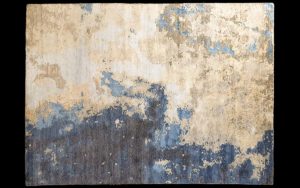 Dettaglio di tappeto moderno astratto blu, beige e crema