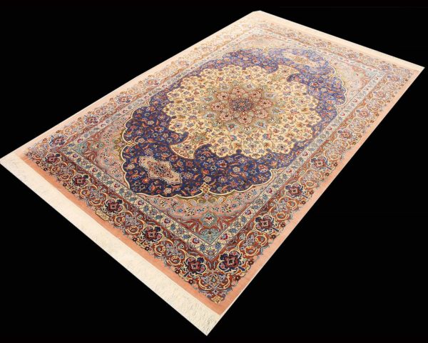 Alternative view of QUM SILK VAFAIE - (195x131 cm)